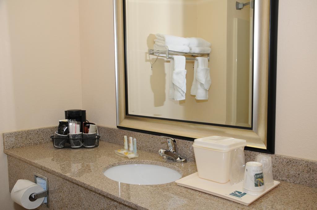 Quality Inn Huntersville Near Lake Norman Eksteriør billede
