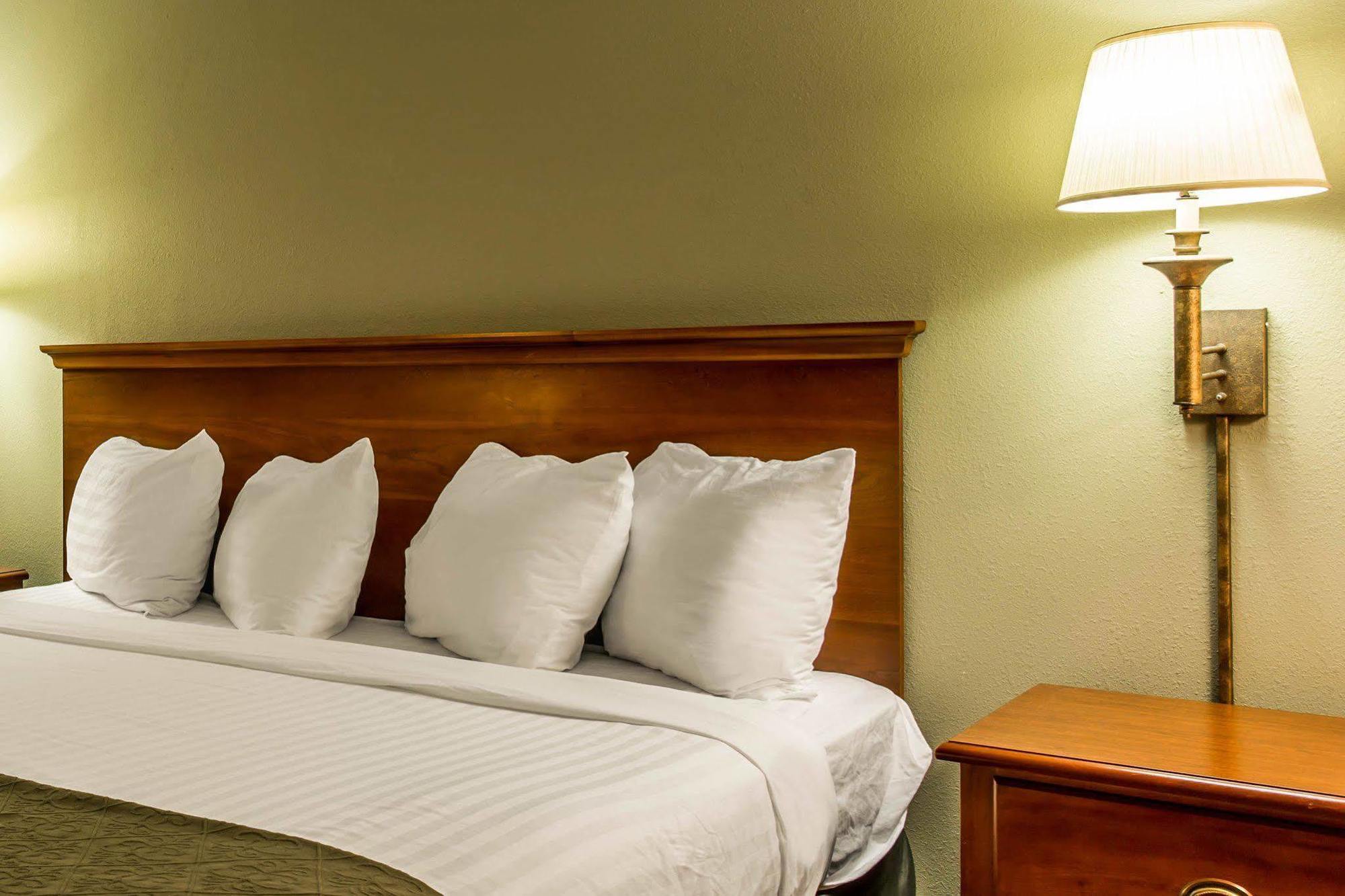 Quality Inn Huntersville Near Lake Norman Eksteriør billede